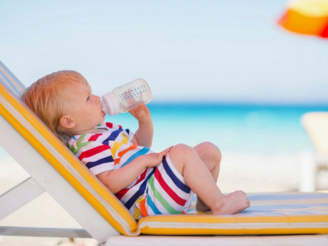 Verão Saudável para os bebês beba bastante água - Verão Saudável para os Bebês: Quais os principais cuidados?